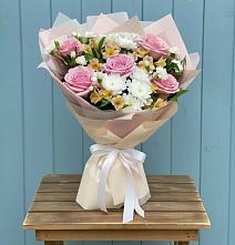 Букет цветов из:  Гвоздики, Орхидеи и Розы #REPLACE_PRED# Большовской