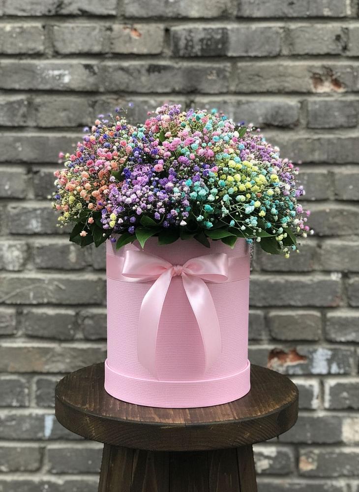 Цветочная композиция из Гипсофила и Розы в шляпной коробке в Большовской