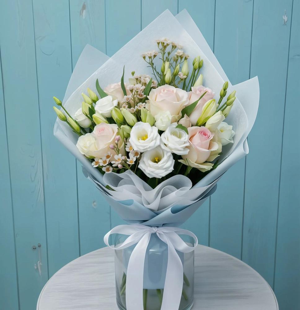 Букет цветов из: Розы и Лизиантусы в Большовской