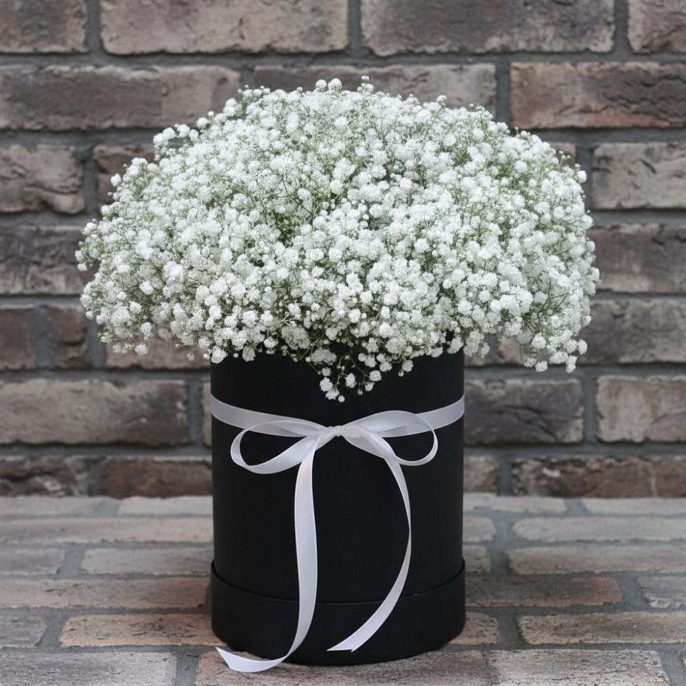 Цветочная композиция из Гипсофила в шляпной коробке в Большовской