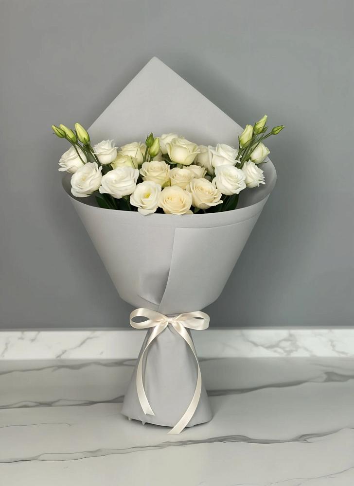 Букет цветов из: Розы и Лизиантусы в Большовской