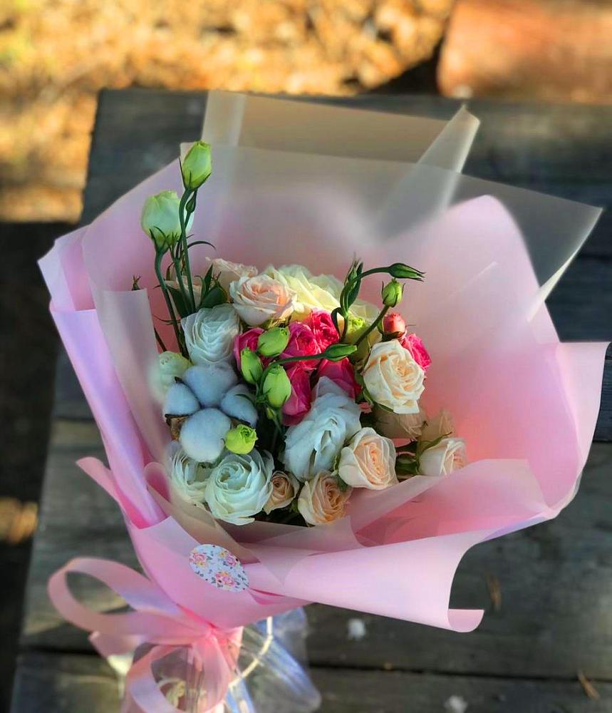 Букет цветов из: Розы и Лизиантусы в Большовской