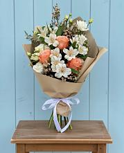 Букет цветов из:  Альстромерии, Лизиантусы, Розы и Хризантемы в Большовской